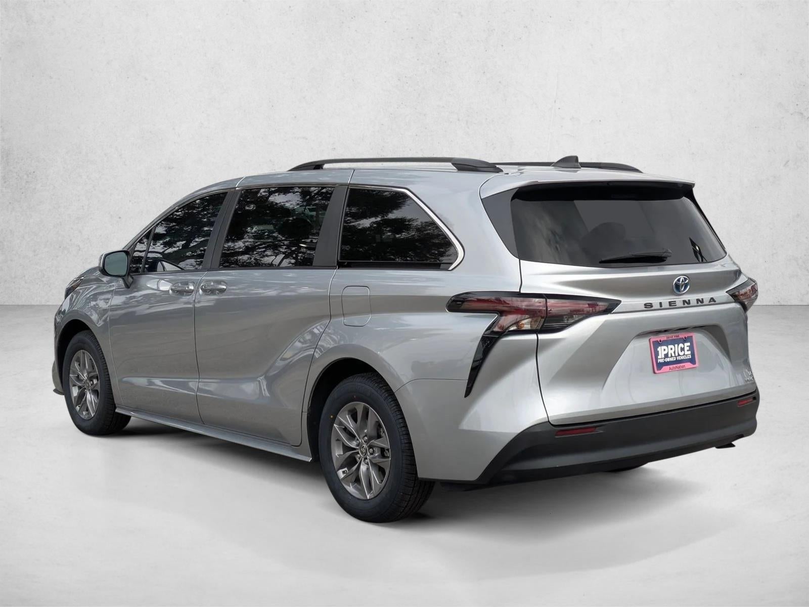 2023 Toyota Sienna LE FWD 8-Passenger (Natl)