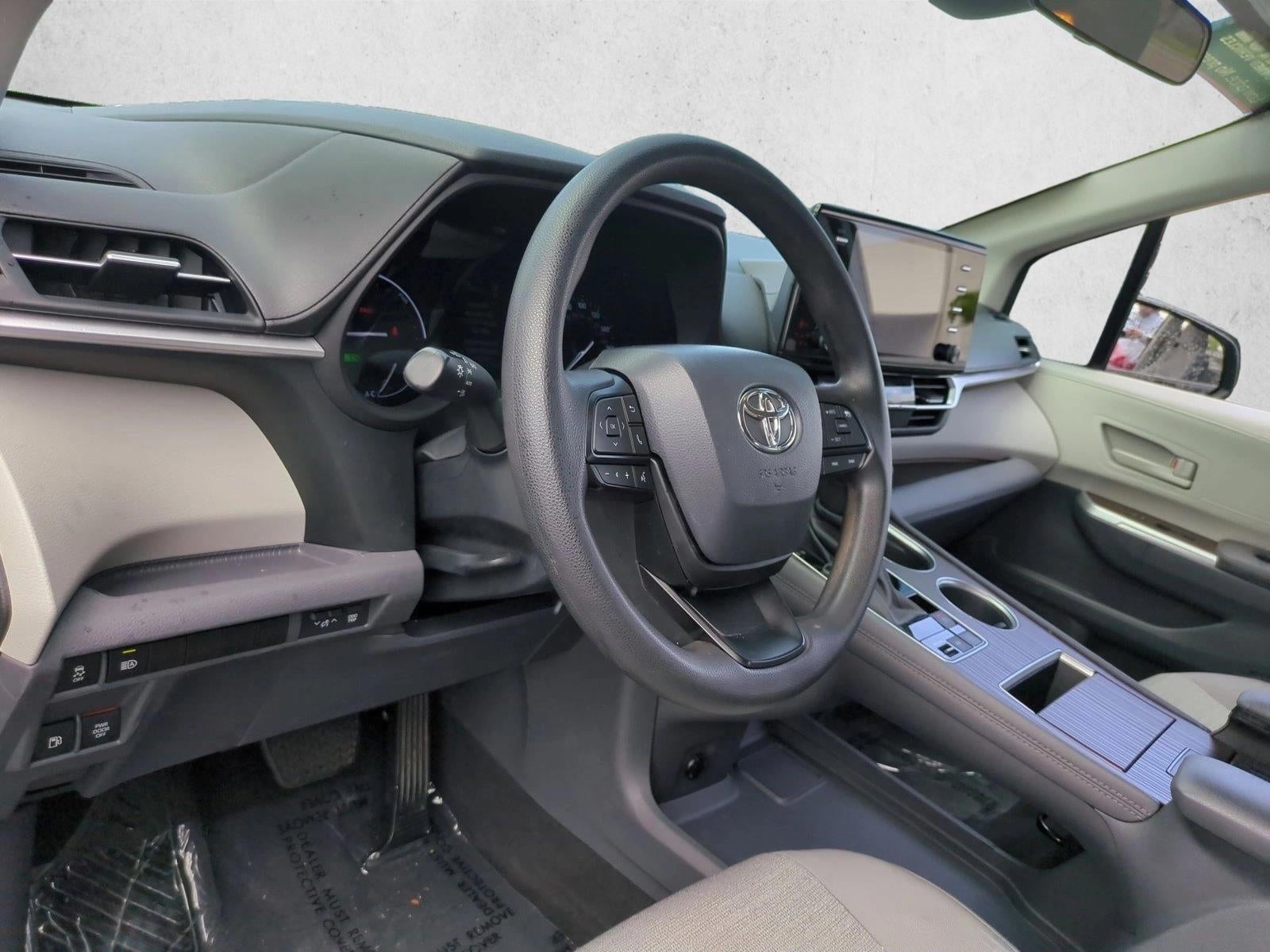 2024 Toyota Sienna LE FWD 8-Passenger (Natl)