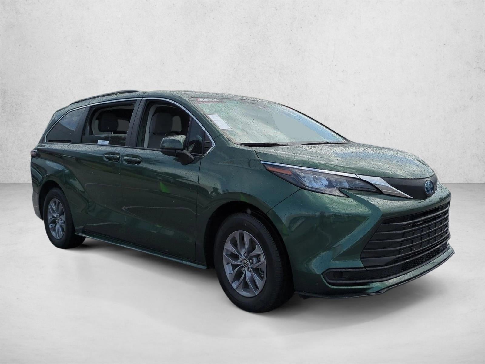 2024 Toyota Sienna LE FWD 8-Passenger (Natl)