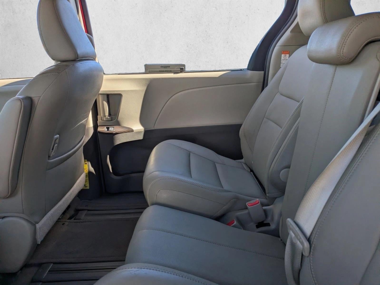 2015 Toyota Sienna 5dr 8-Pass Van XLE FWD (Natl)