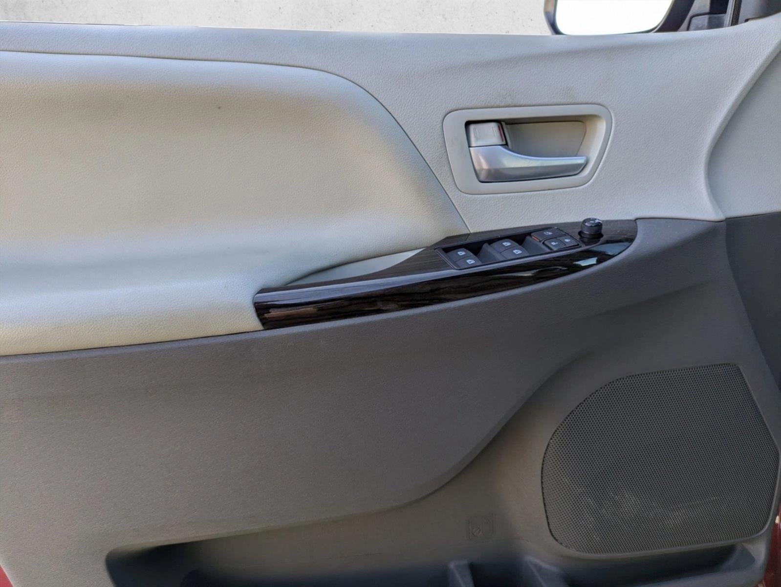 2015 Toyota Sienna 5dr 8-Pass Van XLE FWD (Natl)