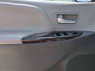 2016 Toyota Sienna 5dr 8-Pass Van XLE FWD (Natl)