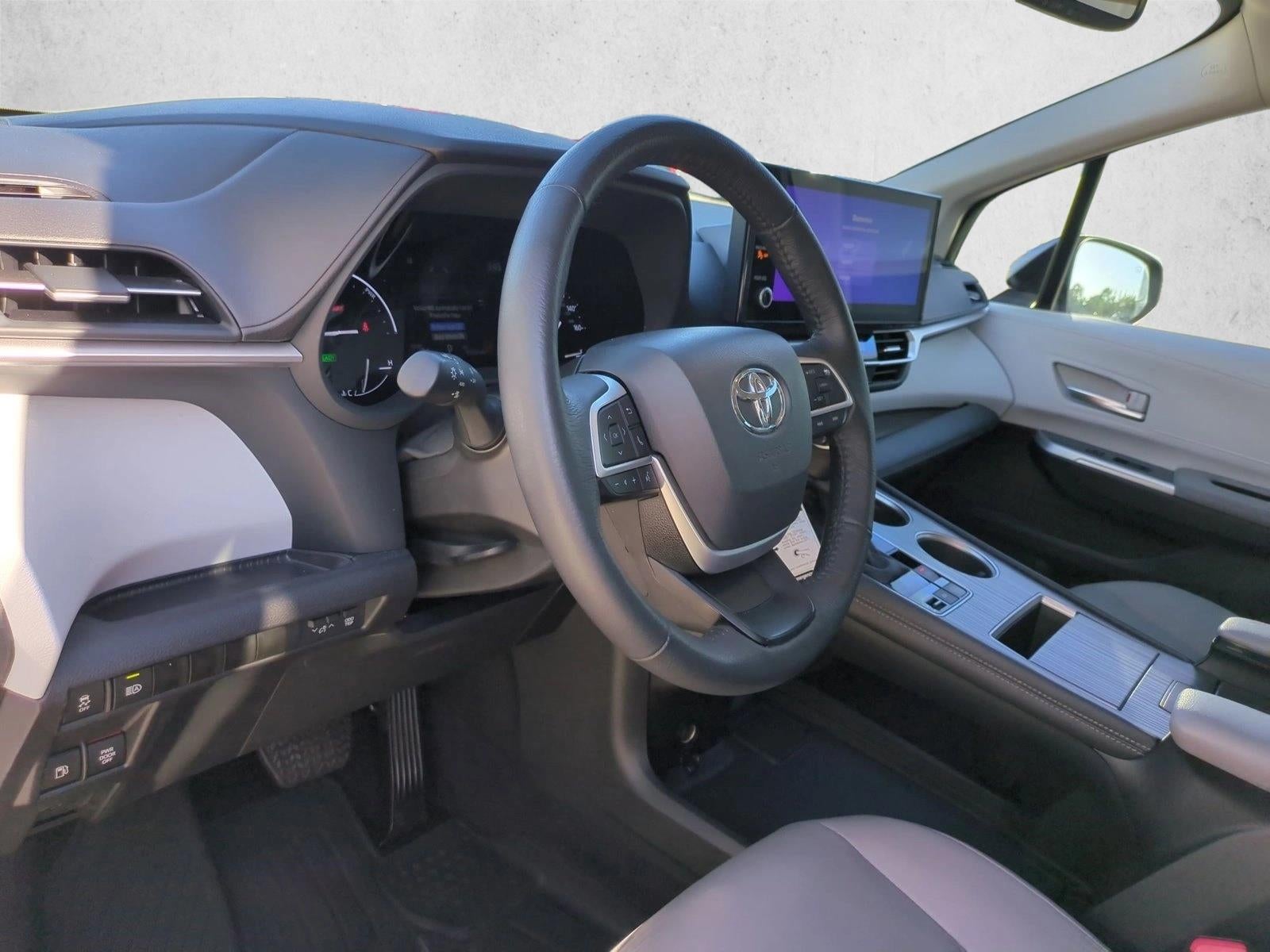 2025 Toyota Sienna XLE FWD 8-Passenger (Natl)