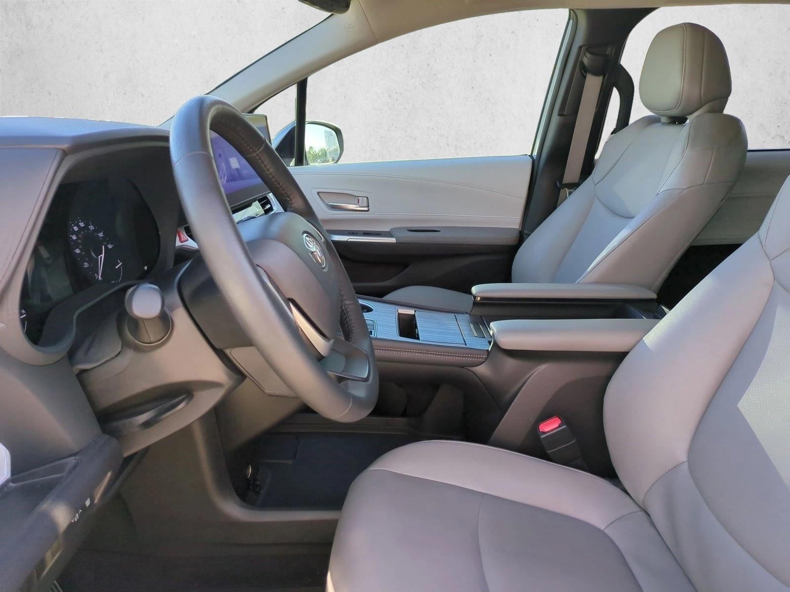 2025 Toyota Sienna XLE FWD 8-Passenger (Natl)