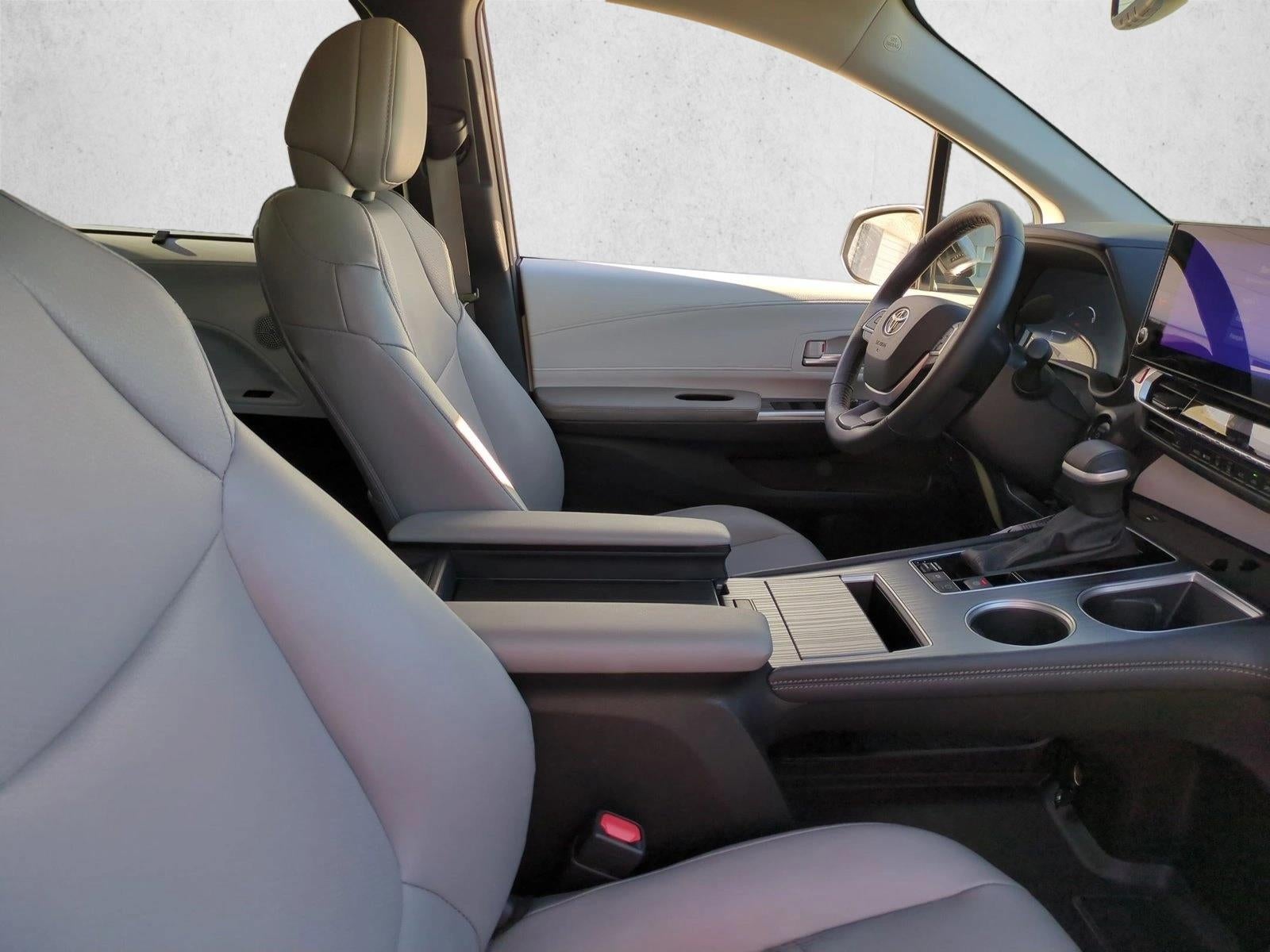 2025 Toyota Sienna XLE FWD 8-Passenger (Natl)