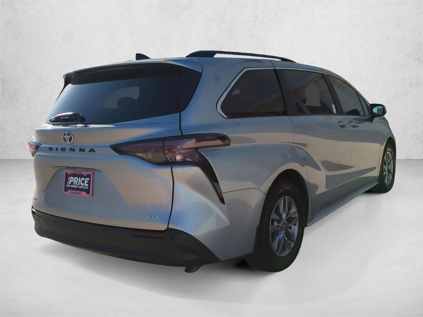 2025 Toyota Sienna XLE FWD 8-Passenger (Natl)