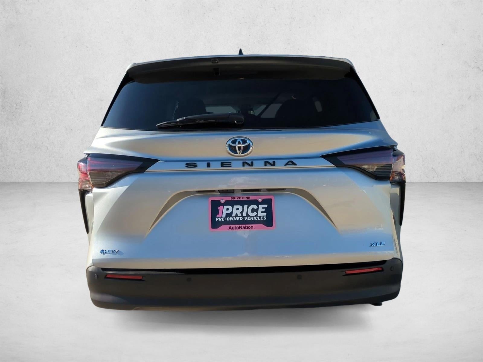 2025 Toyota Sienna XLE FWD 8-Passenger (Natl)