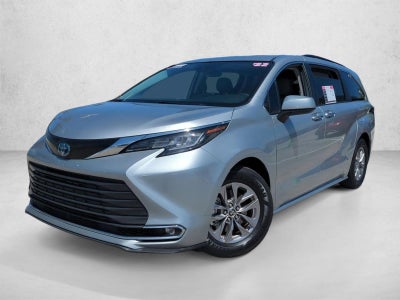 2022 Toyota Sienna XLE FWD 8-Passenger (Natl)
