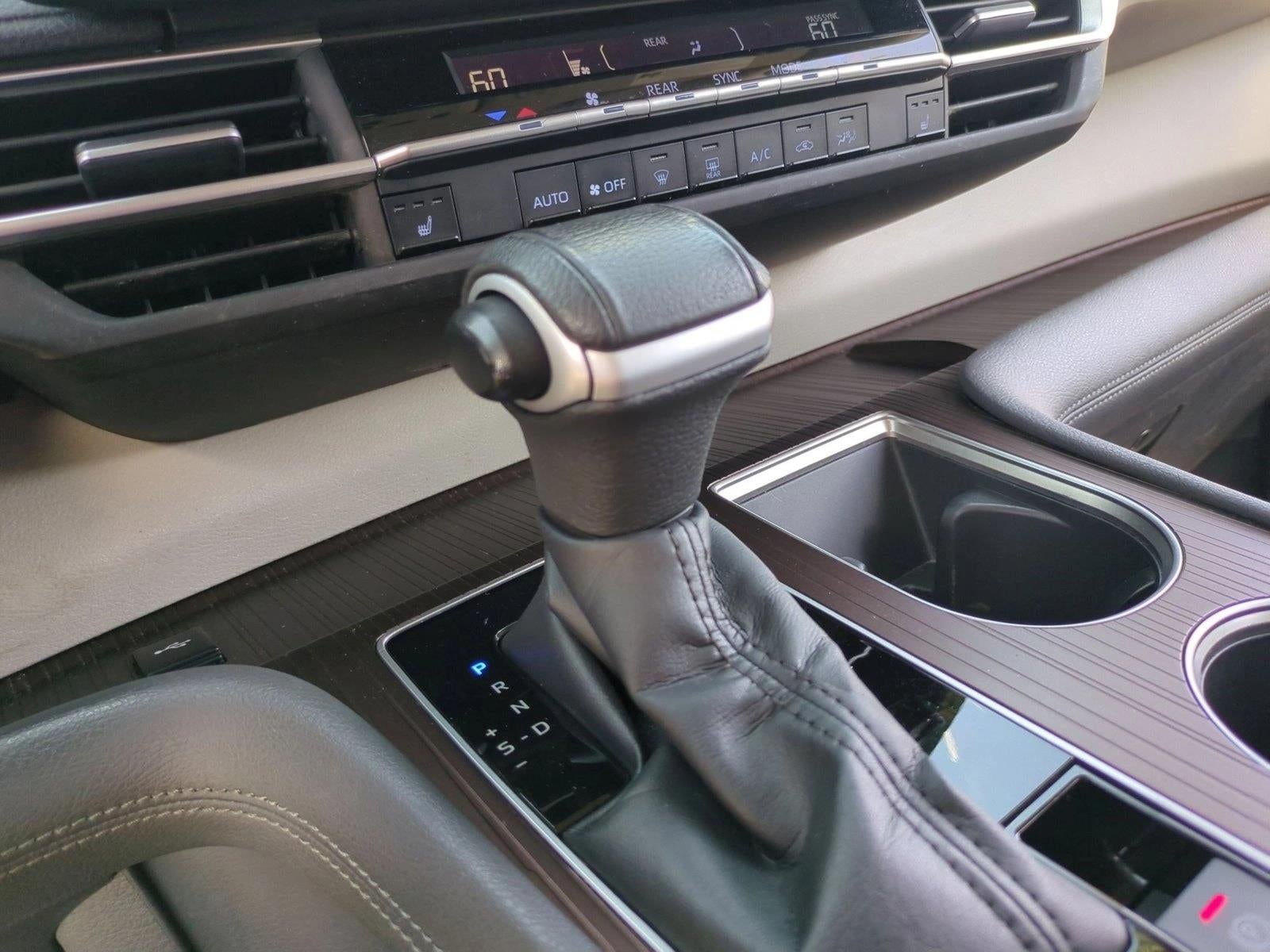 2022 Toyota Sienna XLE FWD 8-Passenger (Natl)