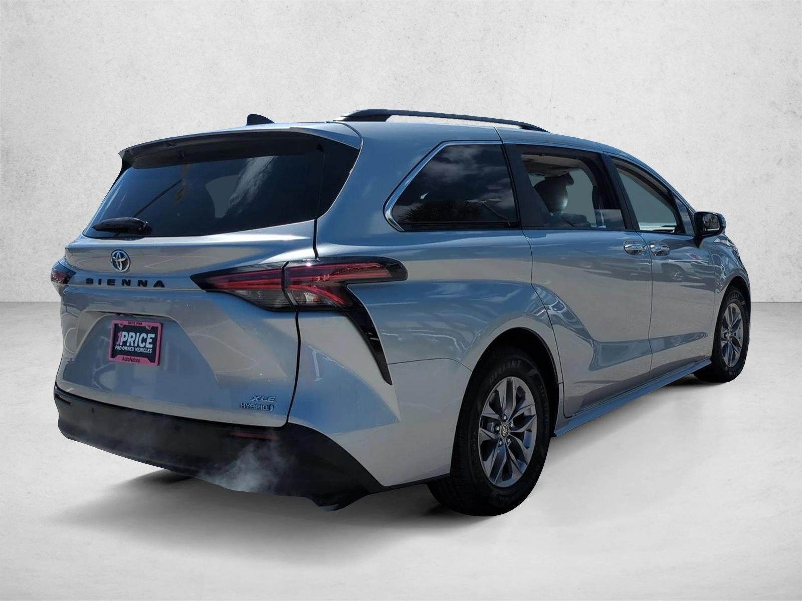 2022 Toyota Sienna XLE FWD 8-Passenger (Natl)