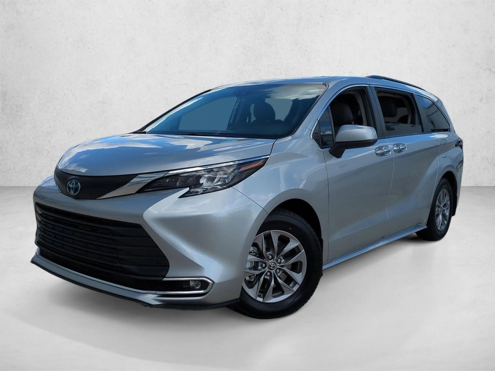 2024 Toyota Sienna XLE FWD 8-Passenger (Natl)