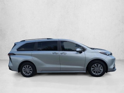 2025 Toyota Sienna XLE FWD 8-Passenger (Natl)