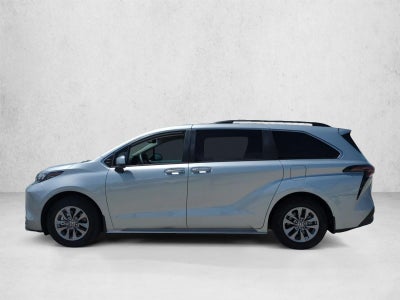 2025 Toyota Sienna XLE FWD 8-Passenger (Natl)