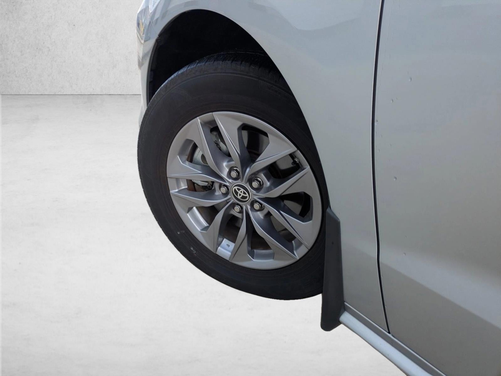 2024 Toyota Sienna XLE FWD 8-Passenger (Natl)