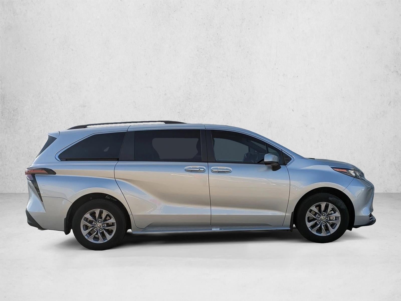 2024 Toyota Sienna XLE FWD 8-Passenger (Natl)