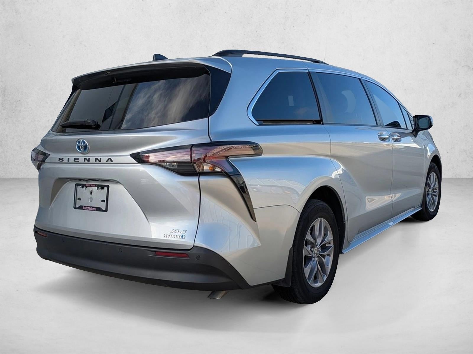 2024 Toyota Sienna XLE FWD 8-Passenger (Natl)