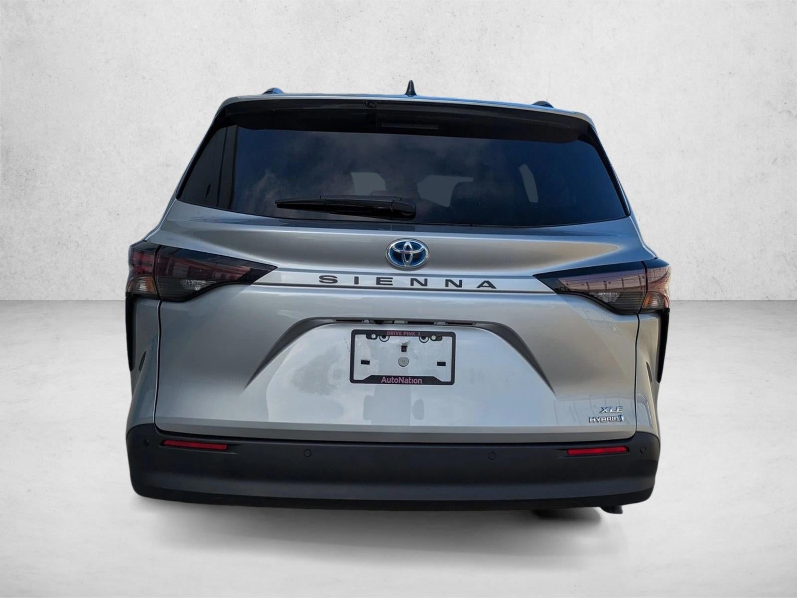 2024 Toyota Sienna XLE FWD 8-Passenger (Natl)