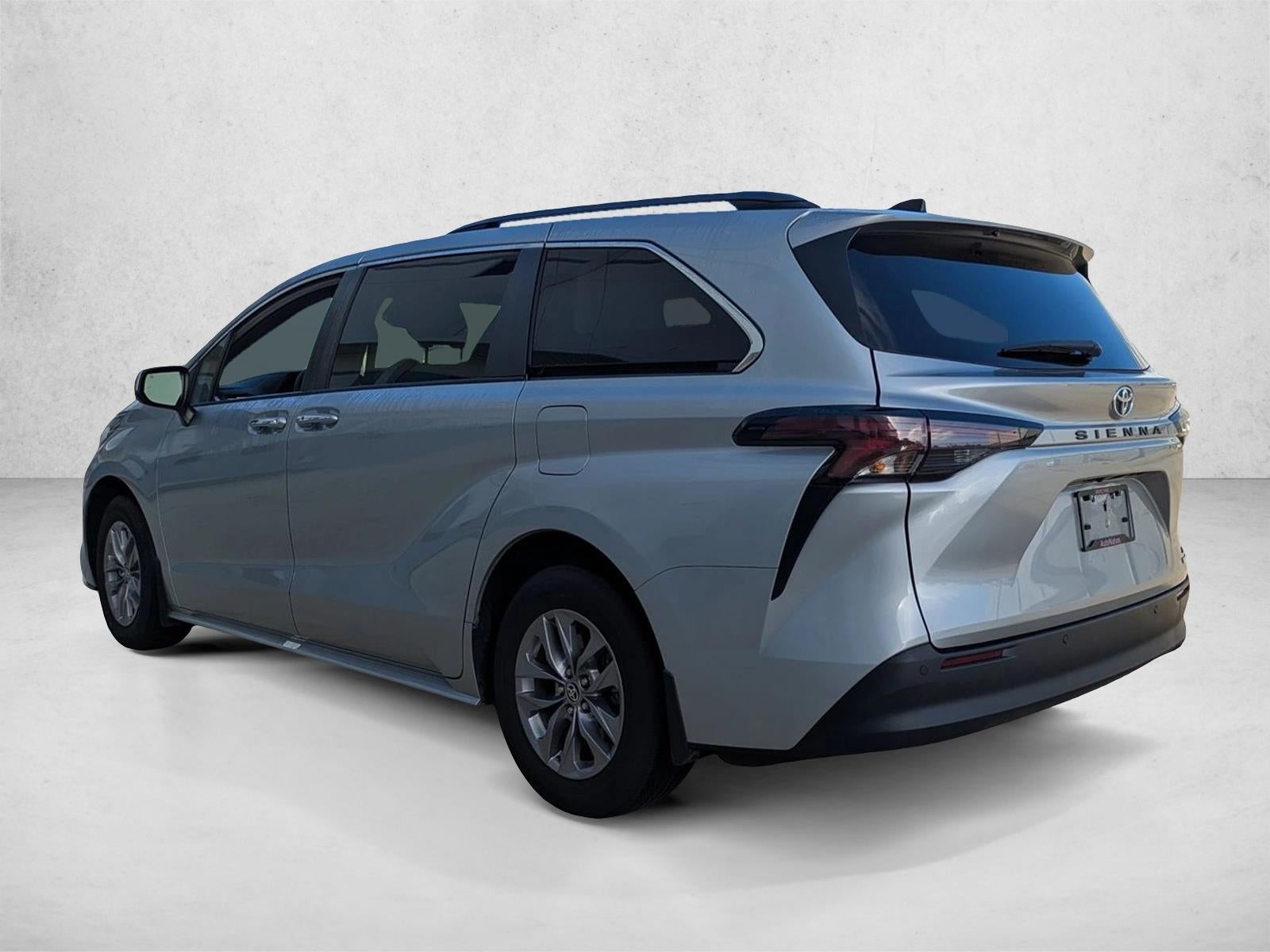 2024 Toyota Sienna XLE FWD 8-Passenger (Natl)