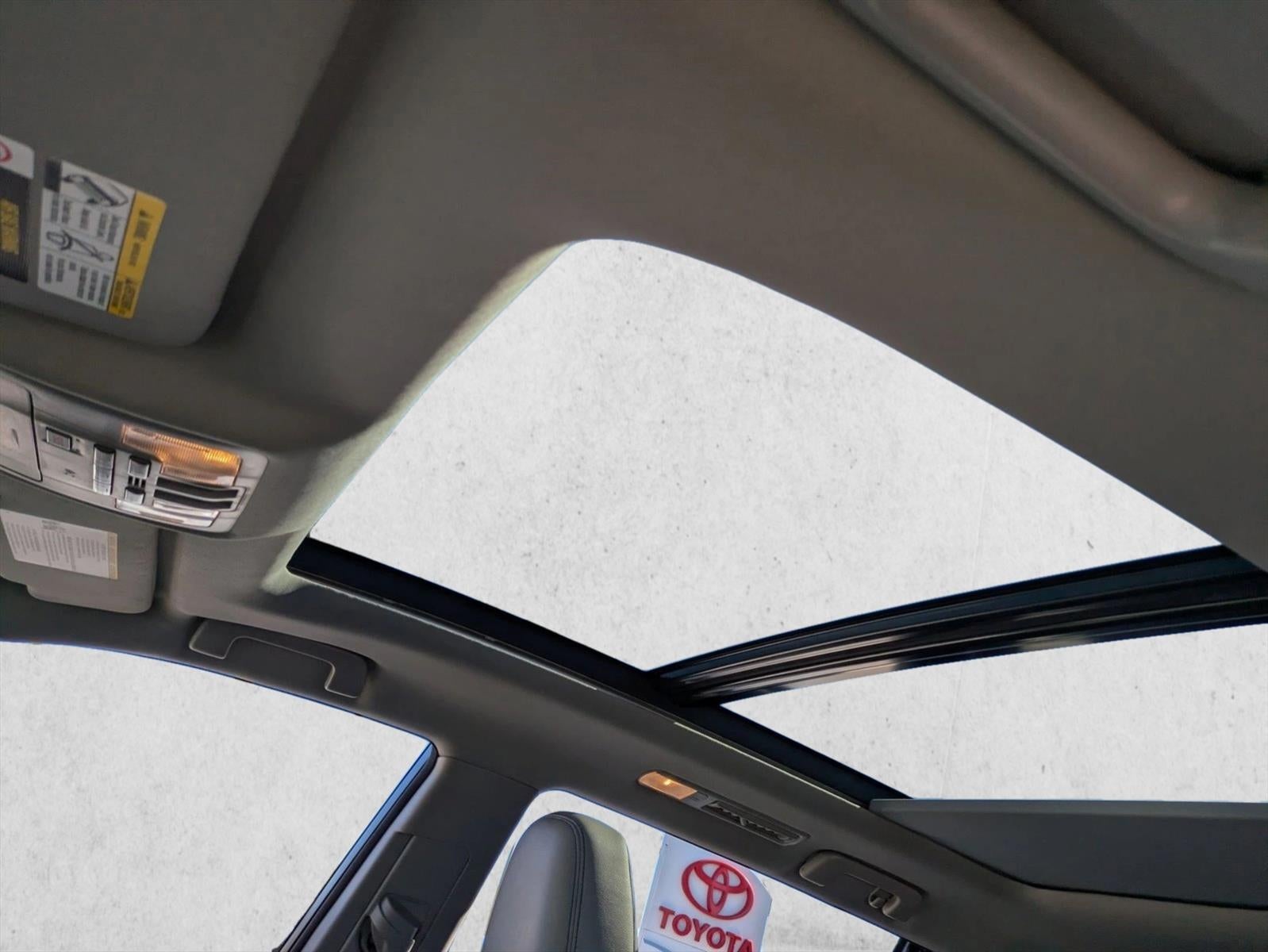 2017 Toyota Highlander Limited Platinum V6 FWD (Natl)