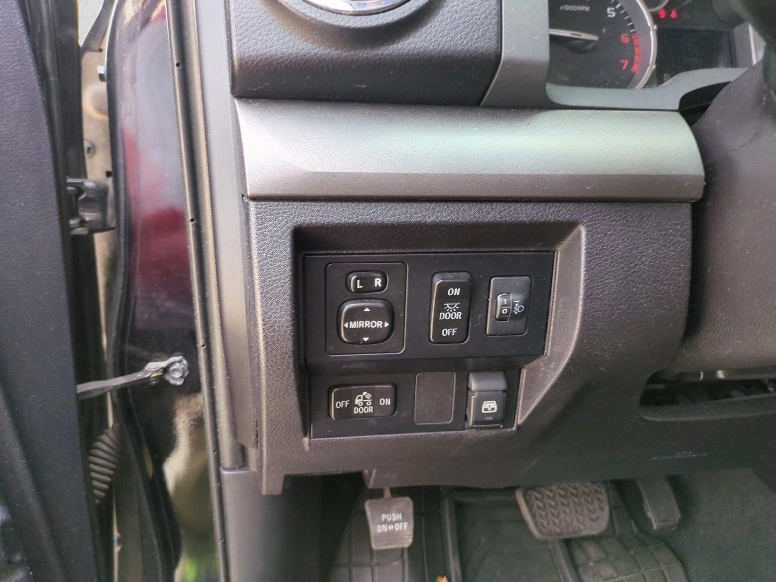 2016 Toyota Tundra 4WD Truck 4WD CrewMax Short Bed 5.7L FFV SR5 (Natl)