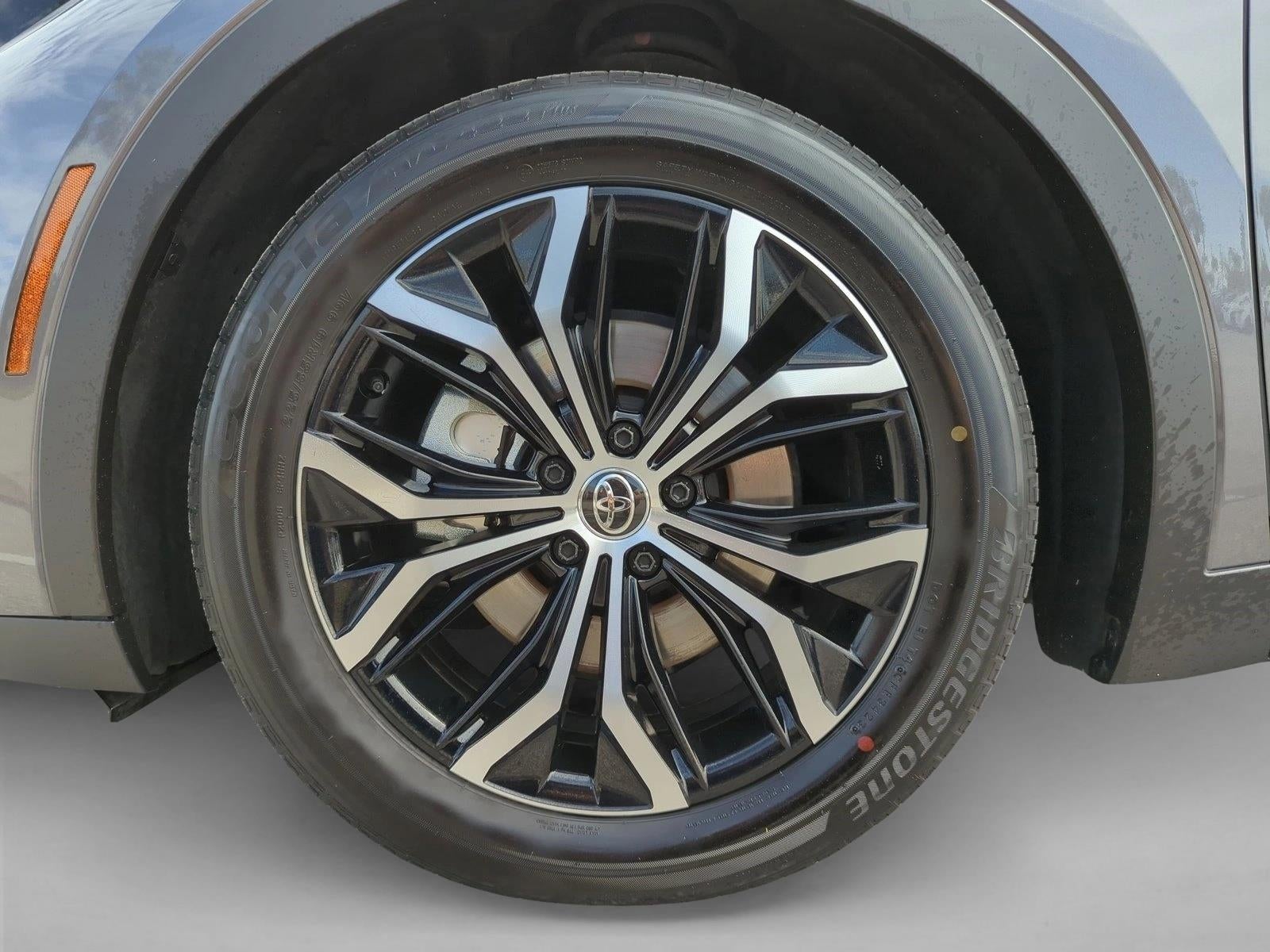 2023 Toyota Crown Limited AWD (Natl)