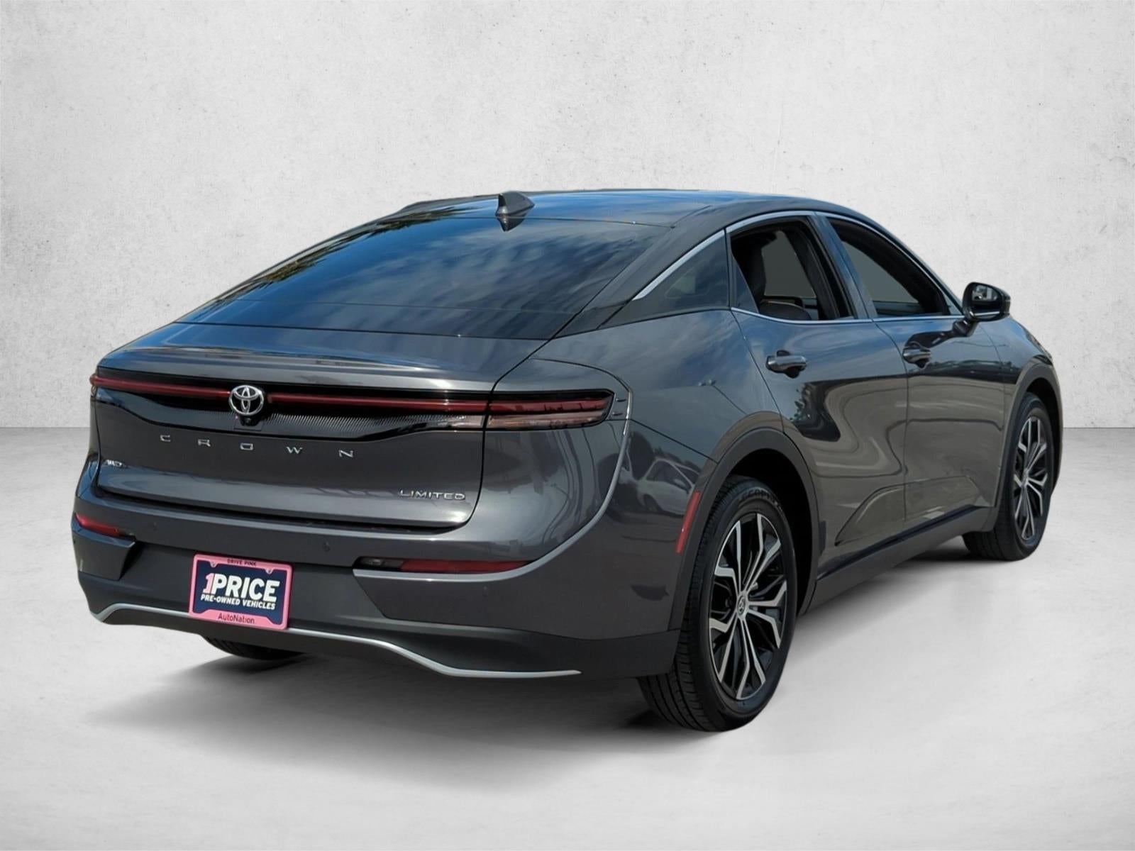 2023 Toyota Crown Limited AWD (Natl)