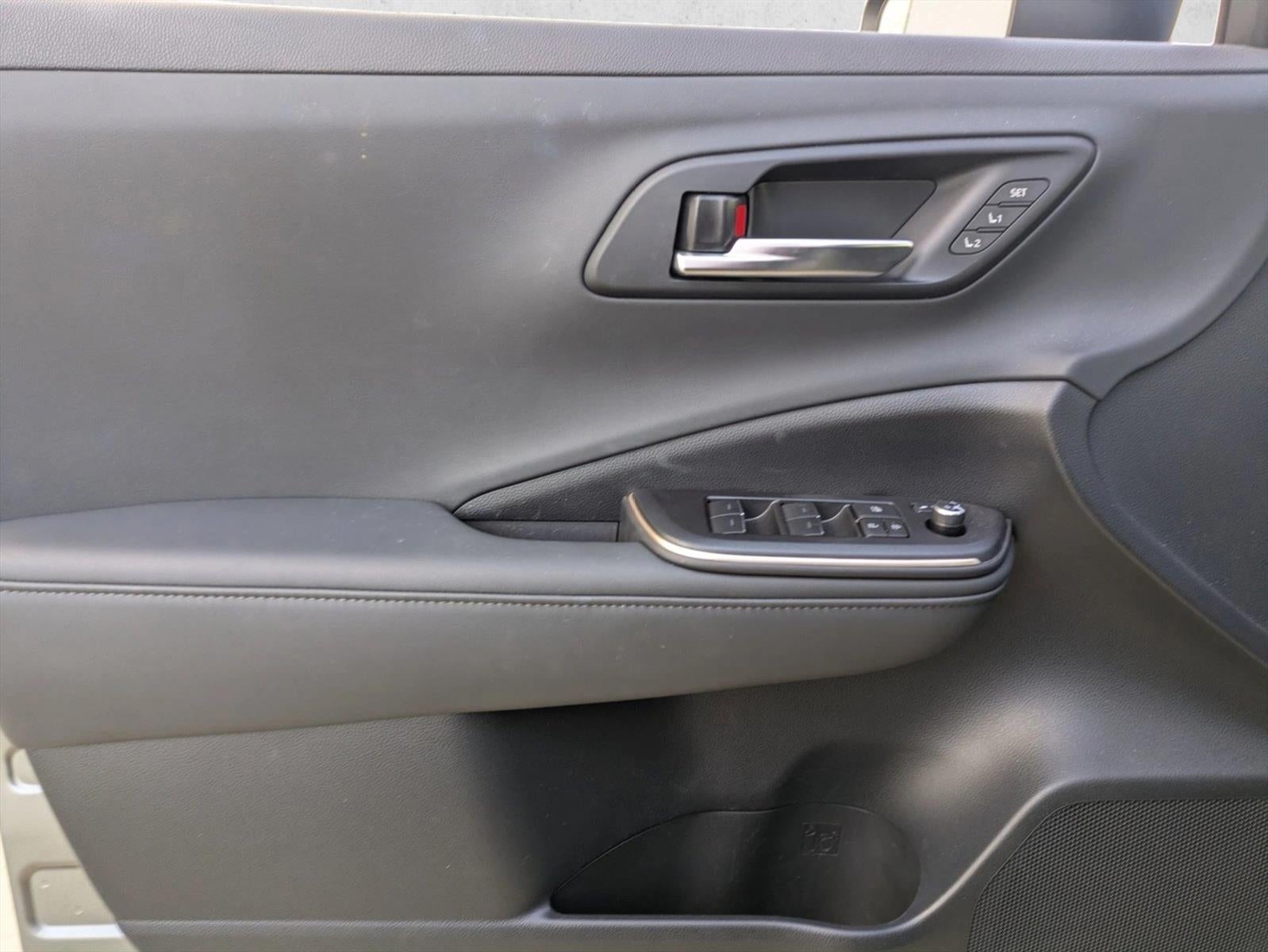 2023 Toyota Crown Limited AWD (Natl)