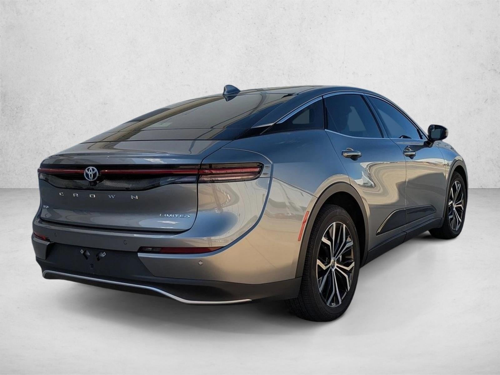 2023 Toyota Crown Limited AWD (Natl)