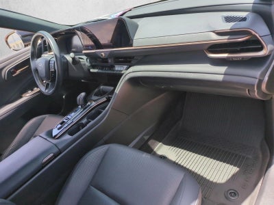 2025 Toyota Crown XLE AWD (Natl)