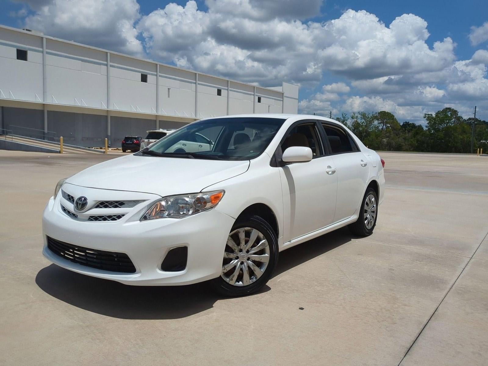 2012 Toyota Corolla 4dr Sdn Auto LE (Natl)