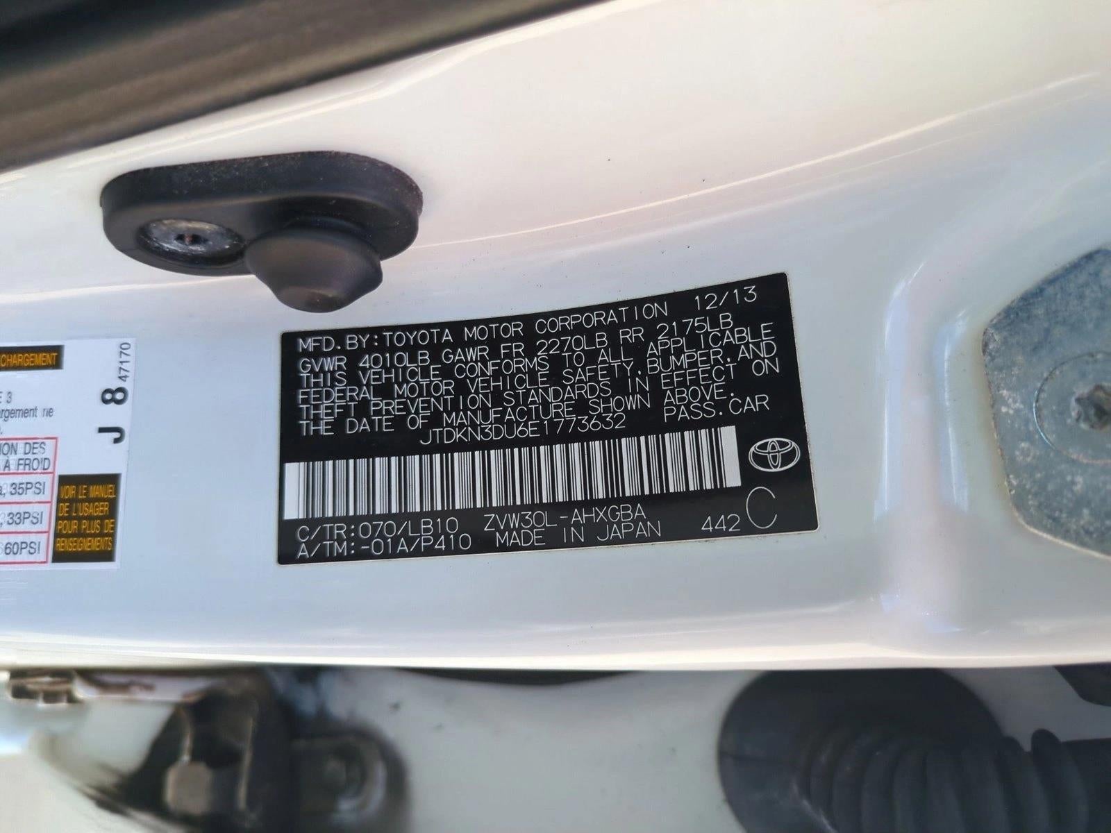 2014 Toyota Prius 5dr HB Five (Natl)