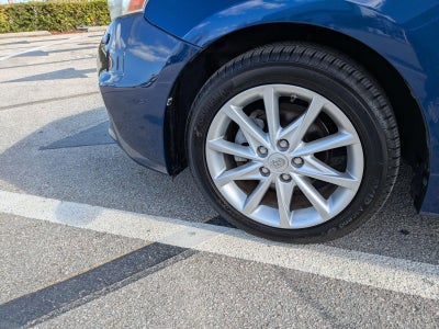 2012 Toyota Prius v 5dr Wgn Five (Natl)