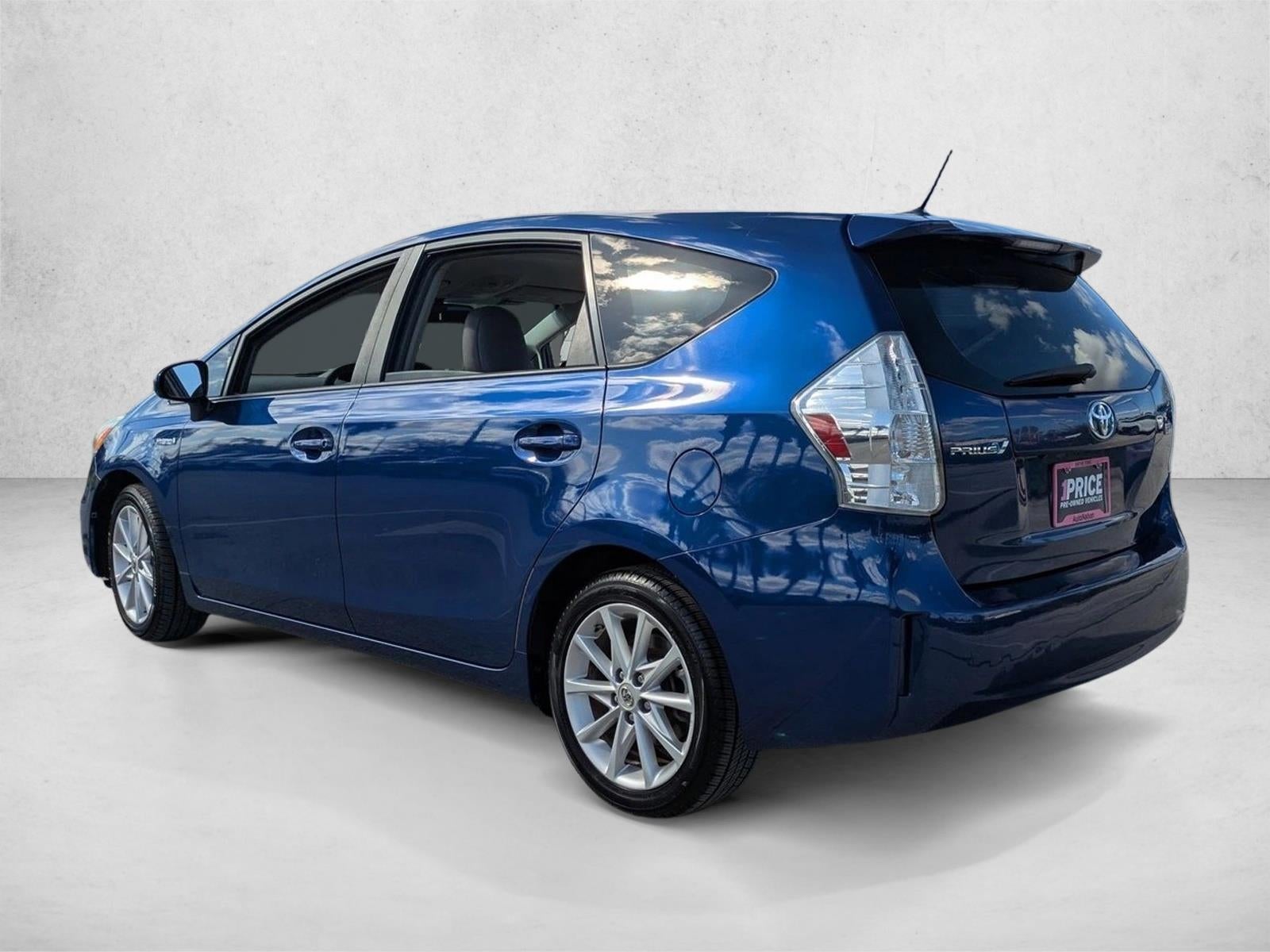 2012 Toyota Prius v 5dr Wgn Five (Natl)