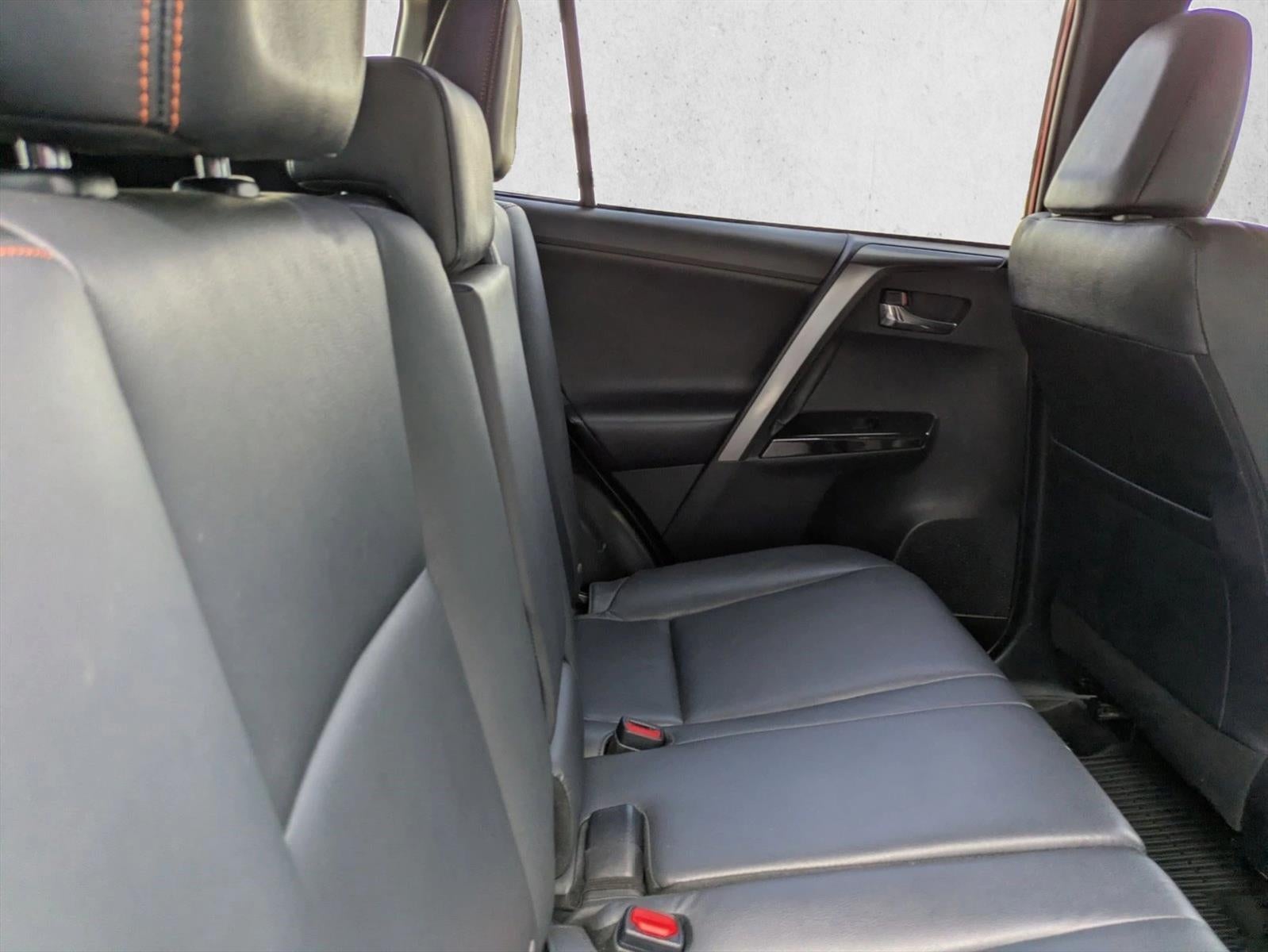 2017 Toyota RAV4 SE FWD (Natl)