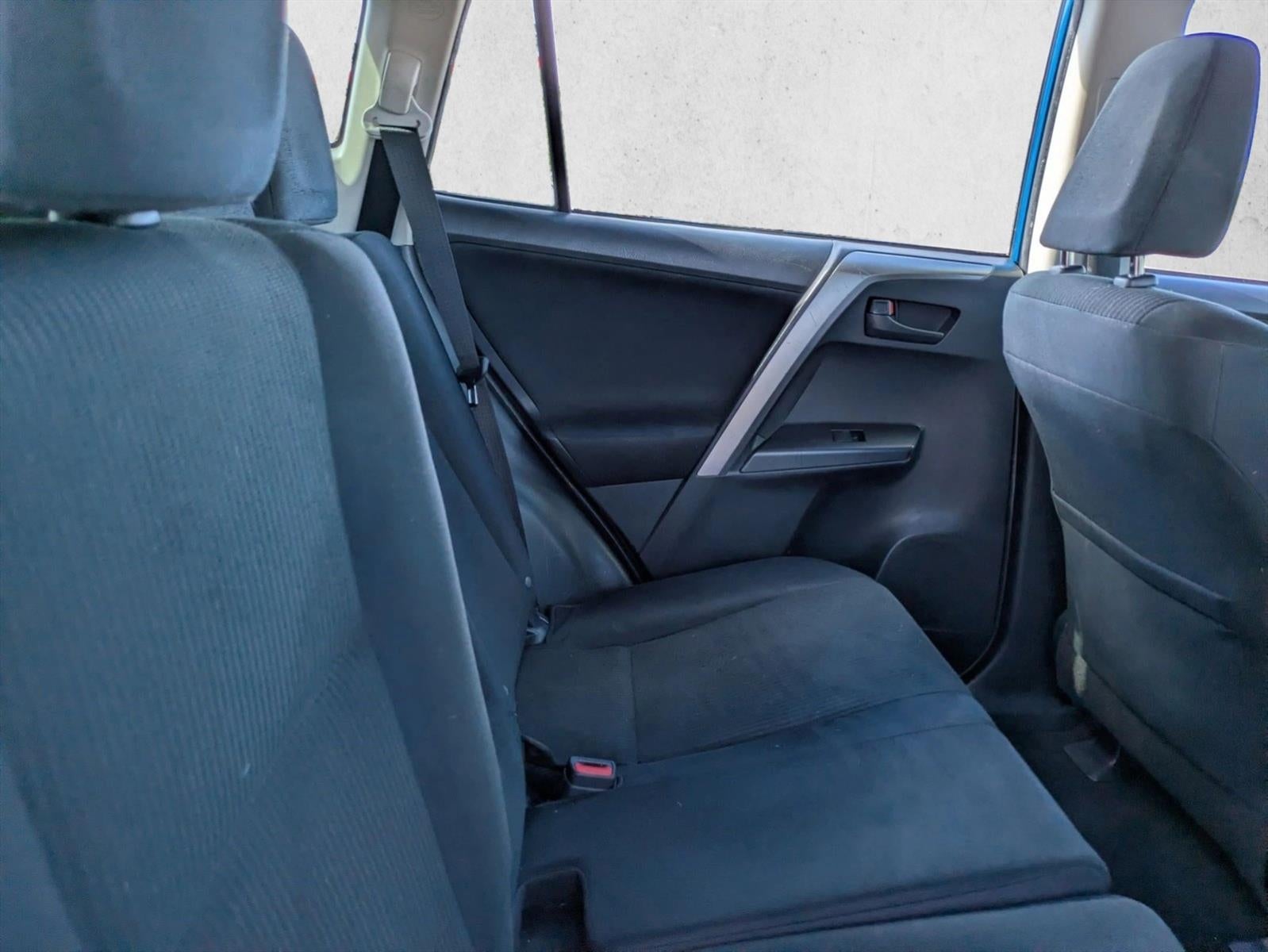 2017 Toyota RAV4 LE FWD (GS)