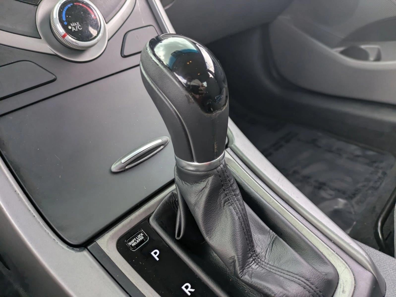 2016 Hyundai ELANTRA 4dr Sdn Auto SE