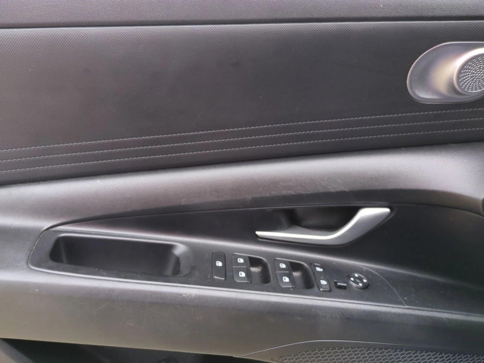 2022 Hyundai ELANTRA SEL IVT