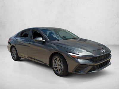 2024 Hyundai ELANTRA SEL IVT