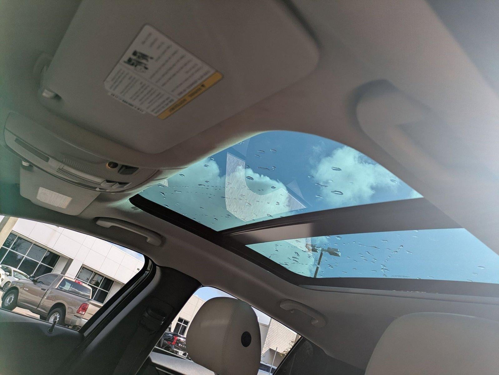 2017 INFINITI QX30 Premium AWD