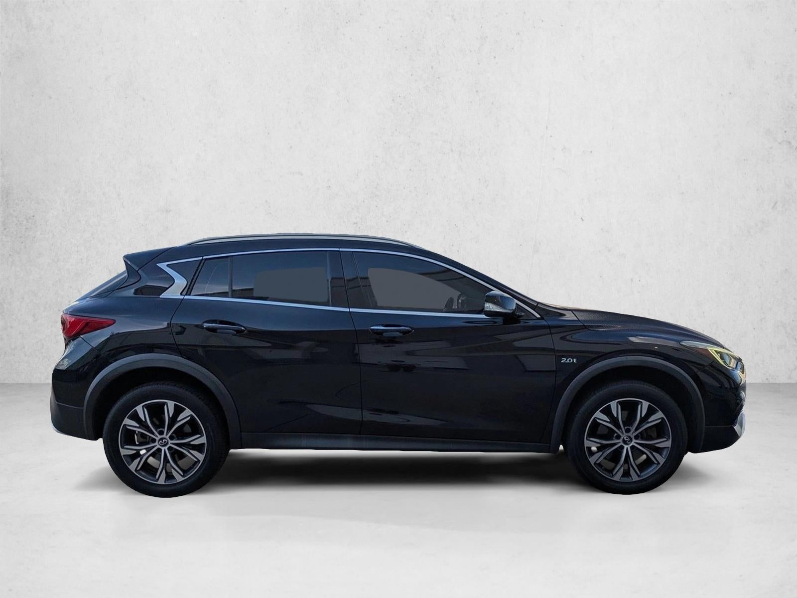 2017 INFINITI QX30 Premium AWD