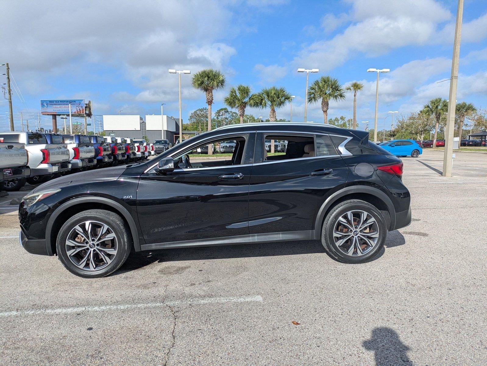 2017 INFINITI QX30 Premium AWD
