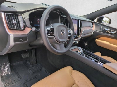 2024 Volvo XC60 B5 AWD Ultimate Dark Theme