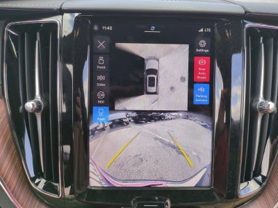 2024 Volvo XC60 B5 AWD Ultimate Dark Theme