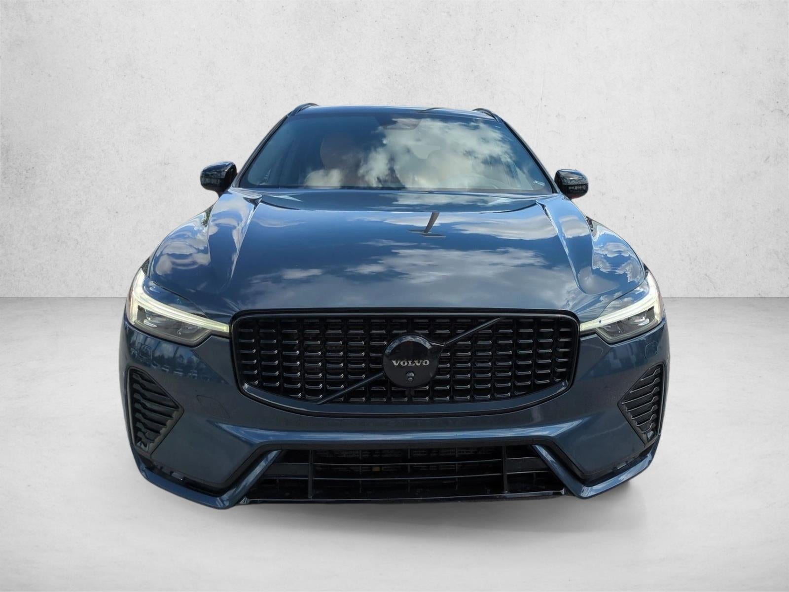 2024 Volvo XC60 B5 AWD Ultimate Dark Theme