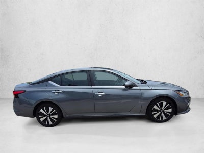 2022 Nissan Altima 2.5 SV Sedan