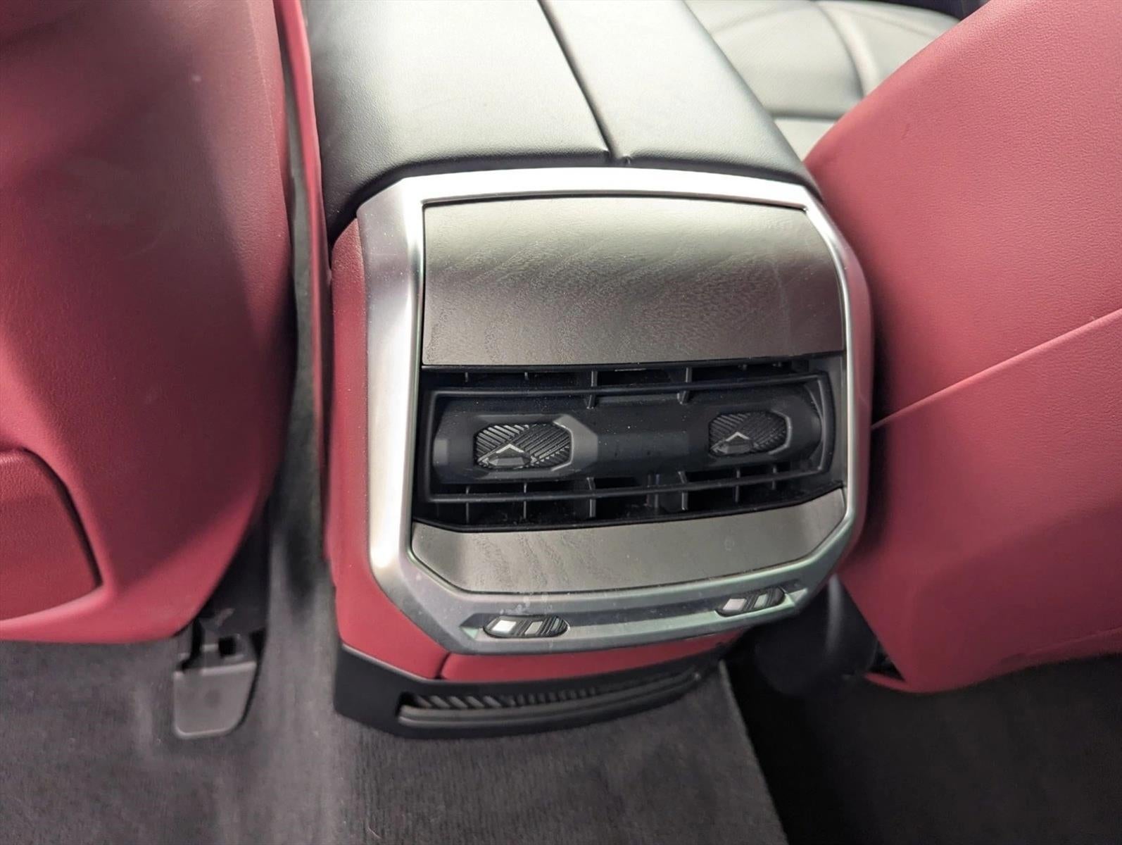 2023 BMW 740i Sedan