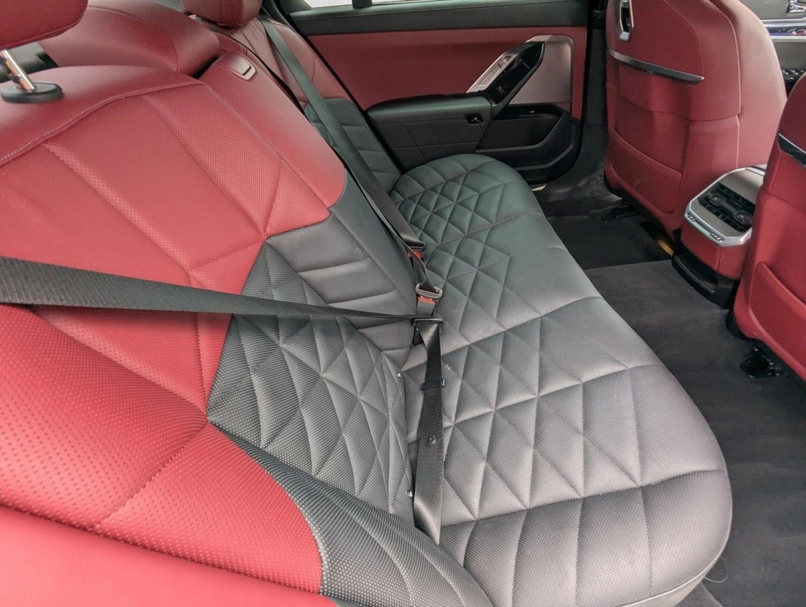 2023 BMW 740i Sedan