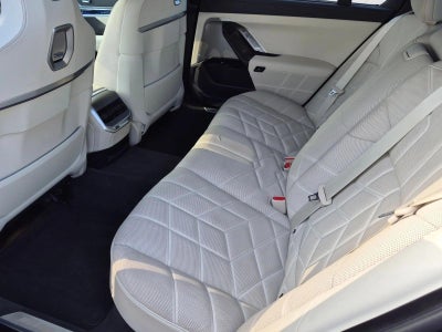 2023 BMW 740i Sedan