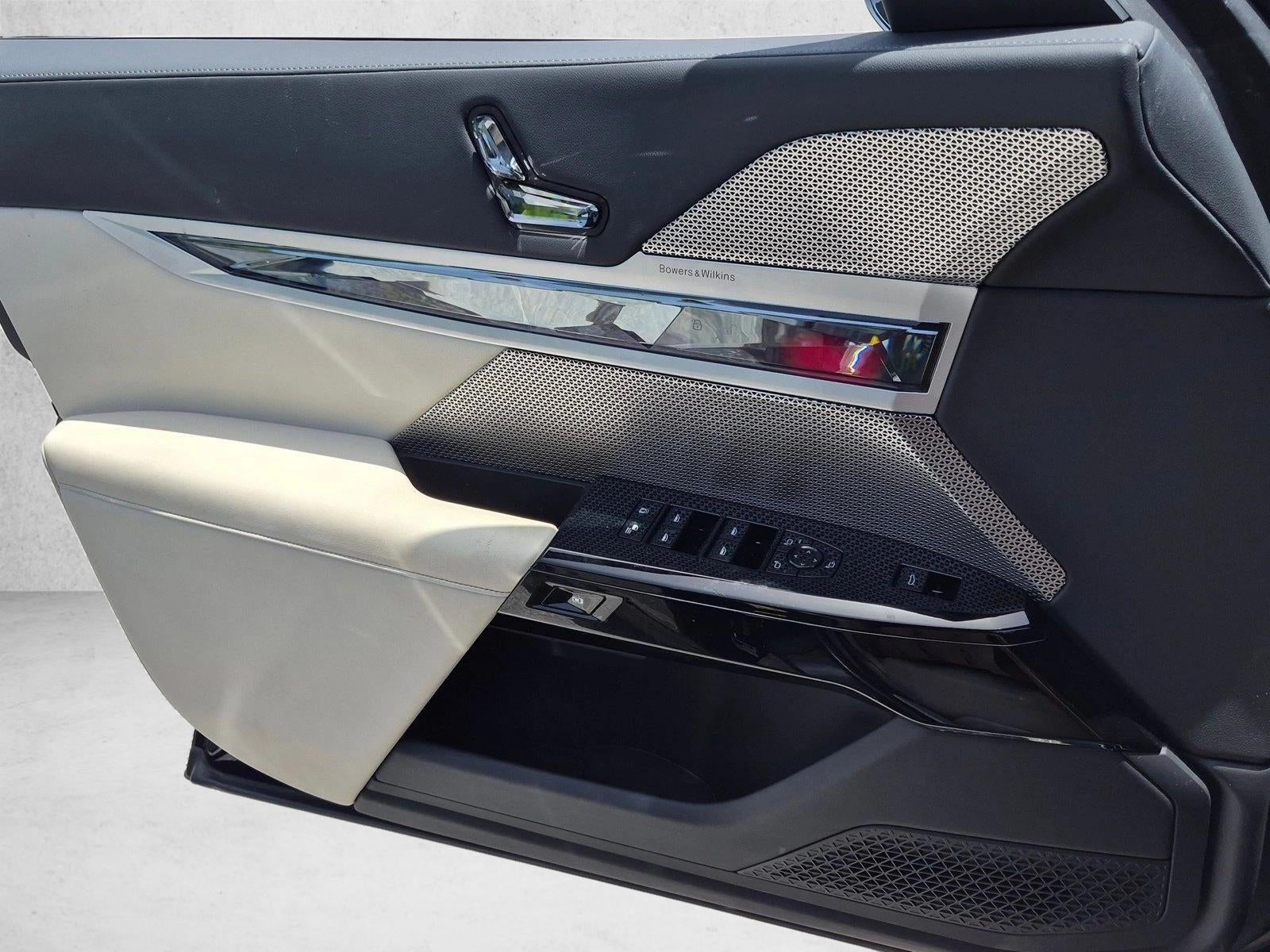 2023 BMW 740i Sedan