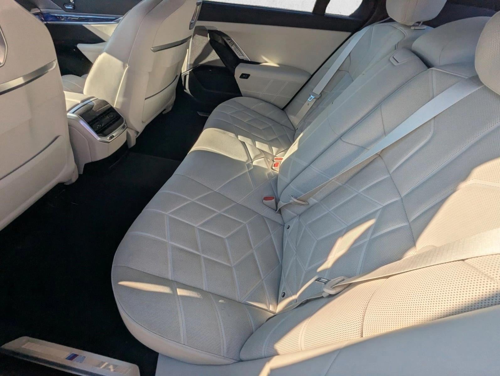 2023 BMW 760i xDrive Sedan